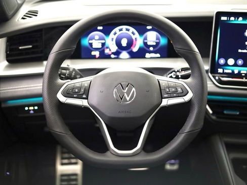 New 2026 Volkswagen Tiguan SE R-Line AWD/4WD image 13