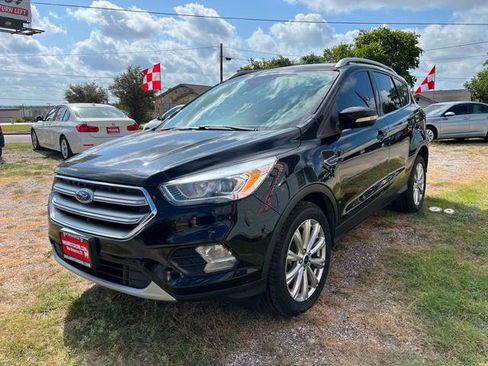 Used 2017 Ford Escape Titanium AWD/4WD image 4