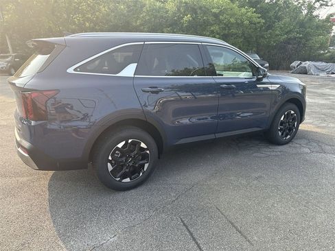 New 2025 Kia Sorento S image 4