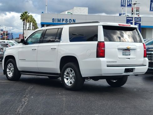 Used 2017 Chevrolet Suburban LT image 2