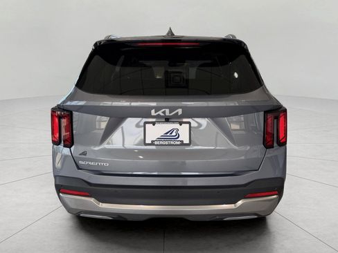 Used 2024 Kia Sorento S w/ Panoramic Sunroof Package FWD image 11