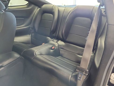 Used 2017 Ford Mustang Coupe RWD image 11