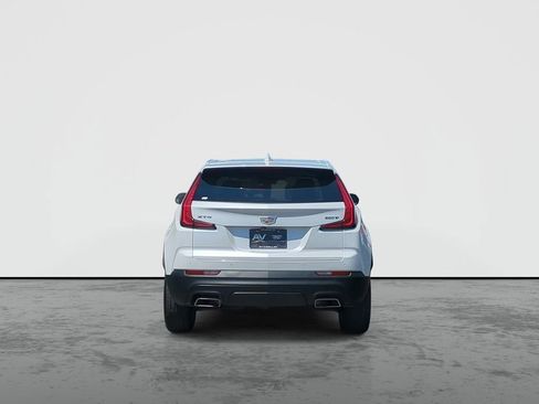 Used 2022 Cadillac XT4 Luxury w/ Cold Weather Package FWD image 7