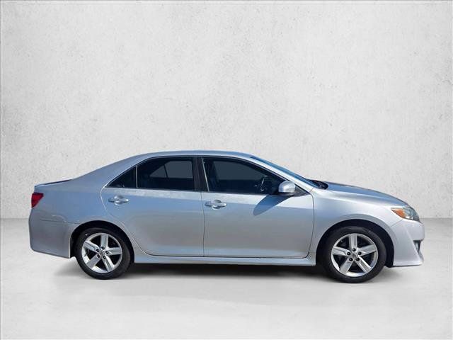 Used 2013 Toyota Camry SE FWD image 4