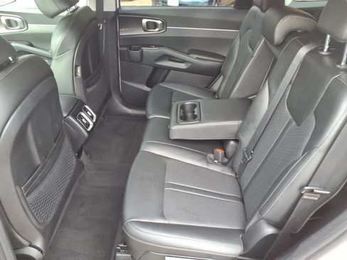 Used 2023 Kia Sorento S FWD image 9