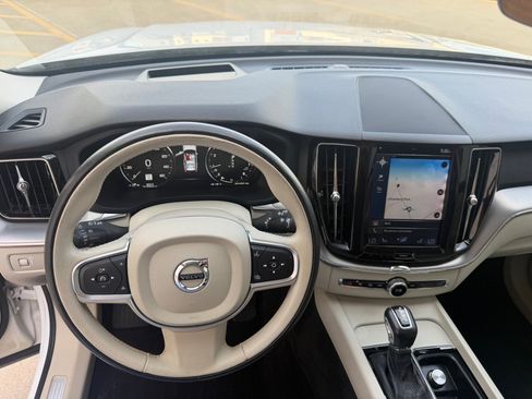 Used 2018 Volvo XC60 T5 Momentum w/ Convenience Package AWD/4WD image 16
