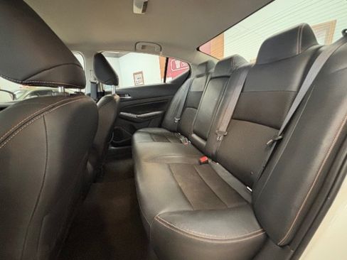 Used 2022 Nissan Altima 2.5 SR FWD image 13