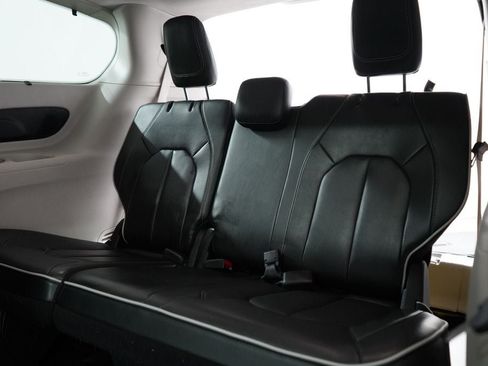 Used 2023 Chrysler Pacifica Limited FWD image 26