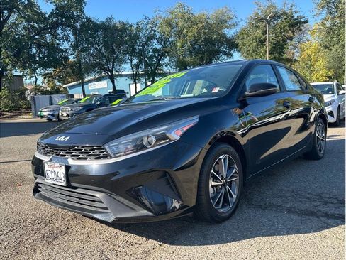 Used 2022 Kia Forte LXS w/ LXS Technology Package image 3