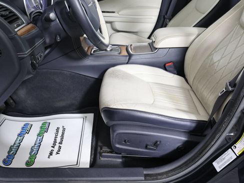 Used 2015 Chrysler 300 C Platinum w/ Harman/Kardon Audio Group AWD/4WD image 13