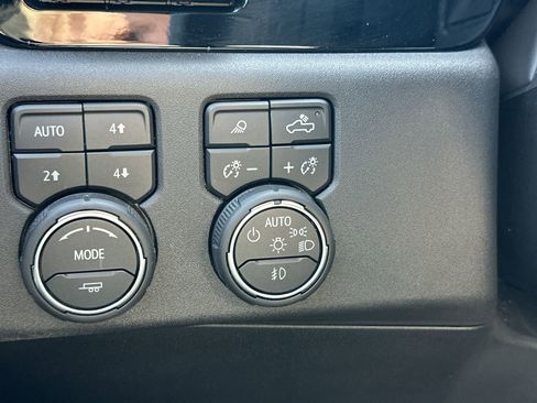 Certified 2024 Chevrolet Silverado 1500 High Country w/ Technology Package image 26