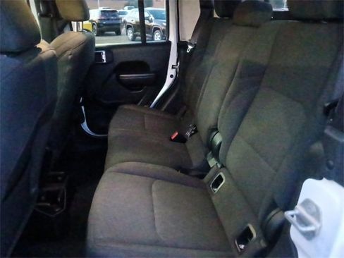 Used 2023 Jeep Gladiator Sport image 25