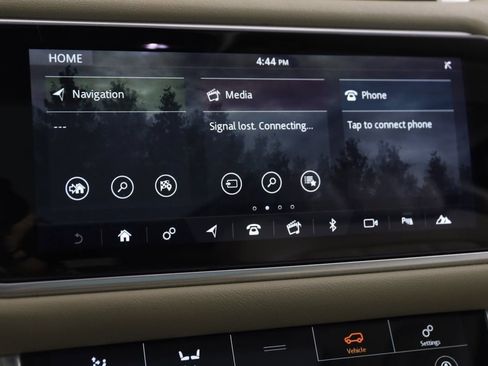 Used 2020 Land Rover Range Rover Sport SE image 34