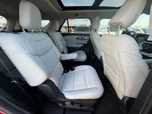 Used 2025 Ford Explorer Platinum w/ Ultimate Package image 24
