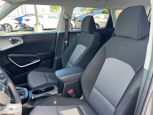Used 2025 Kia Soul LX w/ LX Technology Package image 27