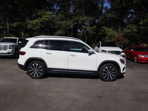 Certified 2022 Mercedes-Benz GLB 250 4MATIC w/ Premium Package Lite image 2