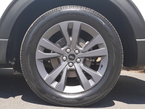Certified 2023 Ford Explorer XLT w/ Equipment Group 202A AWD/4WD image 18