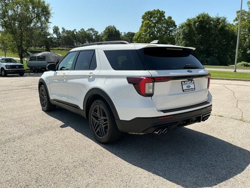 Used 2025 Ford Explorer ST AWD/4WD image 3