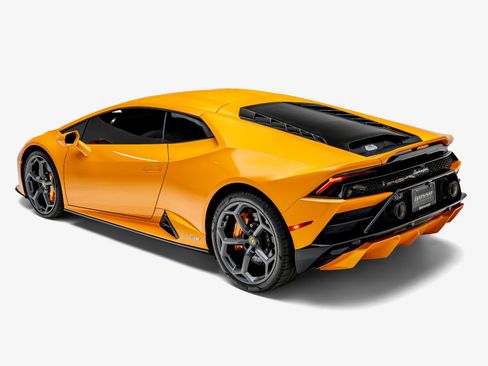Used 2023 Lamborghini Huracan EVO RWD image 15