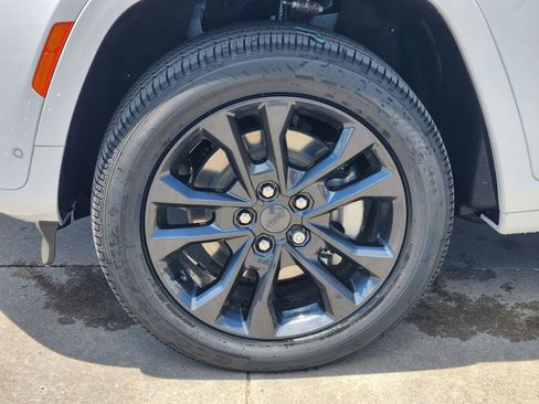 New 2026 Jeep Grand Cherokee L Limited AWD/4WD image 11
