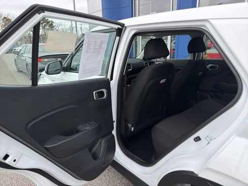 Certified 2026 Hyundai Venue SE image 29
