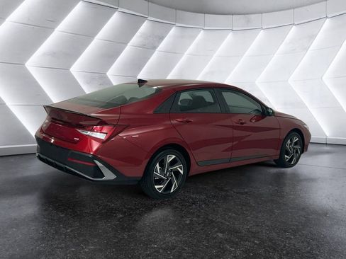 Used 2025 Hyundai Elantra SEL image 4