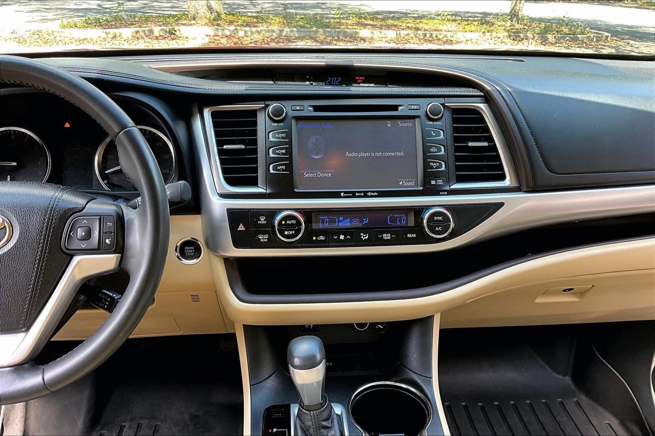 Used 2016 Toyota Highlander XLE FWD image 9