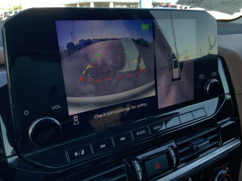 Used 2023 Nissan Pathfinder Platinum image 69