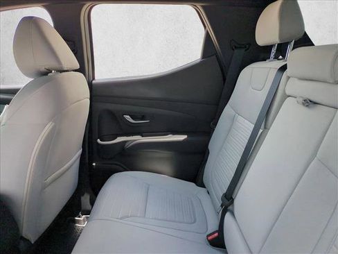Used 2025 Hyundai Santa Cruz SE FWD image 17