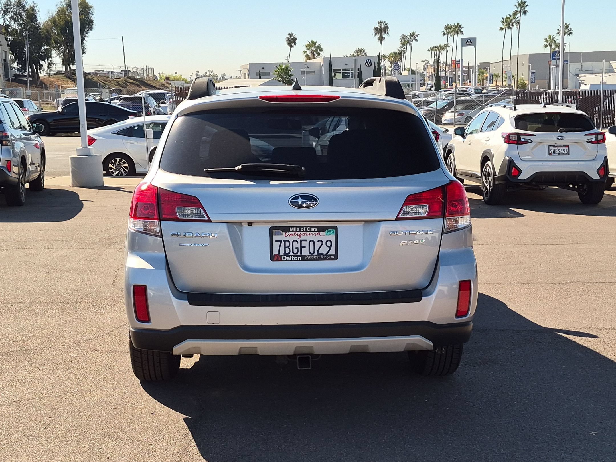 Used 2013 Subaru Outback 2.5i Limited w/ Moonroof Pkg AWD/4WD image 7