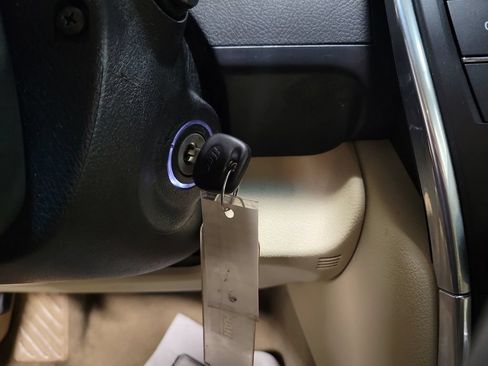 Used 2017 Toyota Camry LE FWD image 18