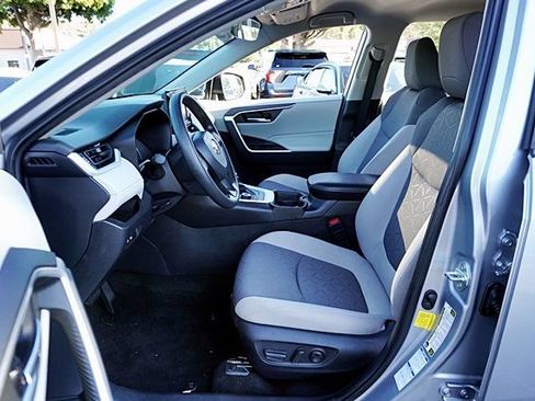 Used 2021 Toyota RAV4 XLE AWD/4WD image 16