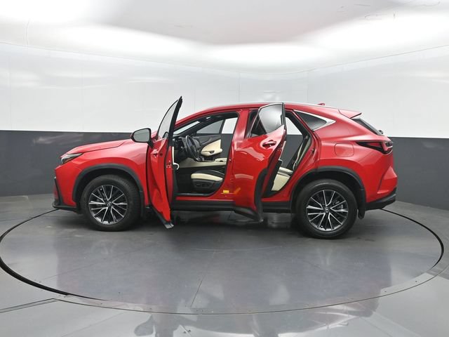 Used 2024 Lexus NX 250 FWD w/ Towing Package (2000 Lbs) image 43