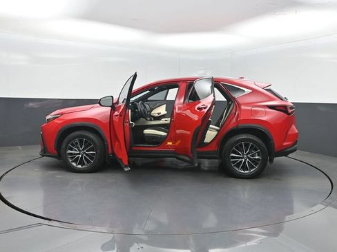 Used 2024 Lexus NX 250 FWD w/ Towing Package (2000 Lbs) image 43