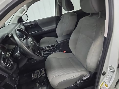Used 2022 Toyota Tacoma SR AWD/4WD image 29