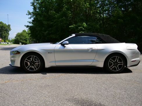 Used 2018 Ford Mustang GT Premium RWD image 32