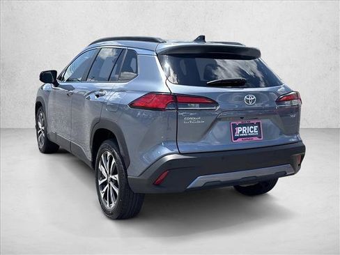 Used 2025 Toyota Corolla Cross XLE FWD image 6