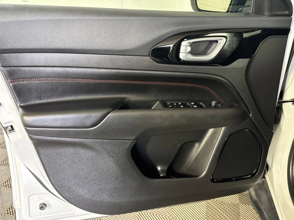 Certified 2025 Jeep Compass Trailhawk AWD/4WD image 33