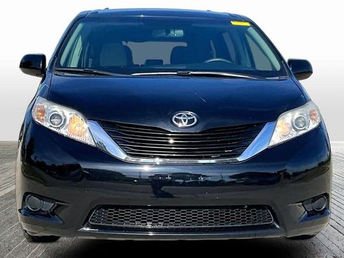 Used 2017 Toyota Sienna LE FWD image 2
