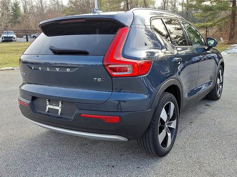 Used 2021 Volvo XC40 T5 Momentum w/ Premium Package image 8