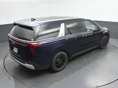 Used 2025 Kia Carnival FWD image 32