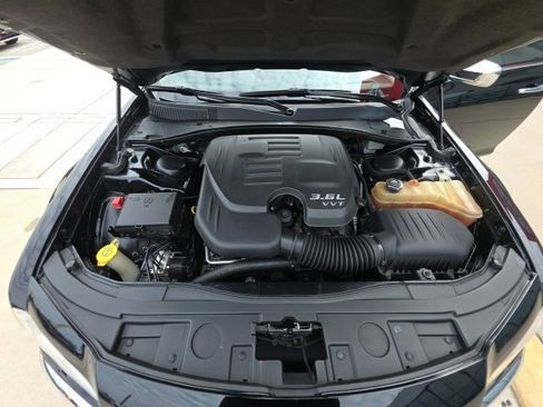 Used 2012 Chrysler 300 Limited w/ Luxury Group image 26