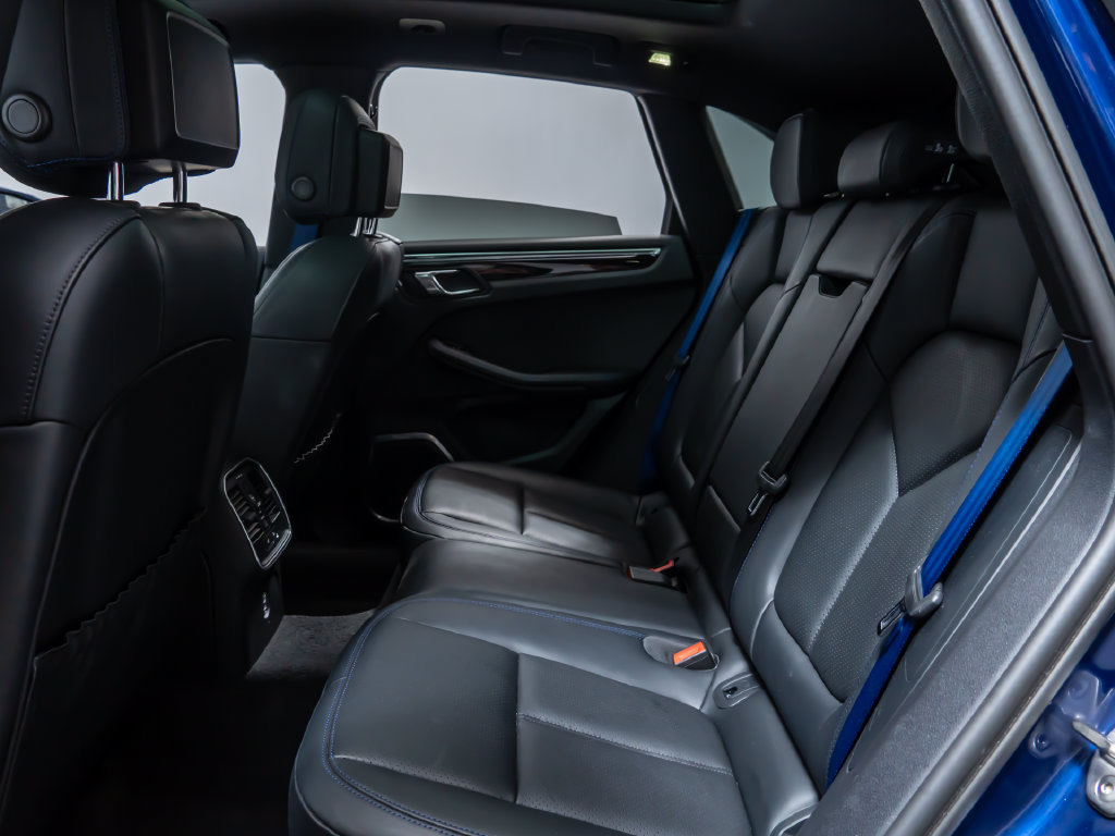 Used 2023 Porsche Macan AWD/4WD image 27