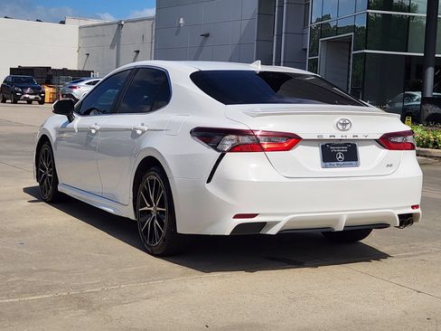 Used 2022 Toyota Camry SE FWD image 7