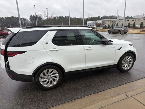 Used 2025 Land Rover Discovery S image 18