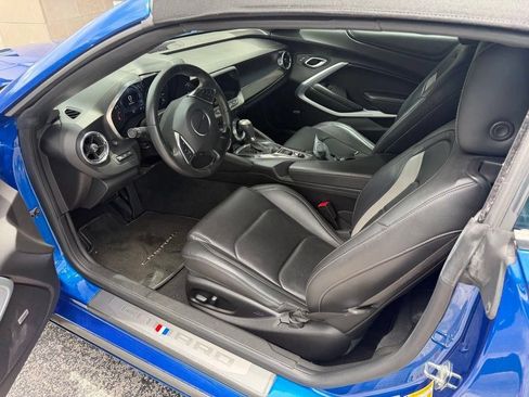 Used 2018 Chevrolet Camaro LT RWD image 10