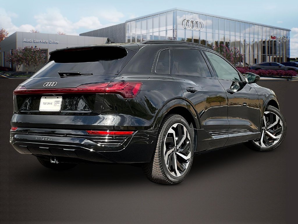 Used 2024 Audi Q8 e-tron Premium Plus w/ Premium Plus Package AWD/4WD image 7