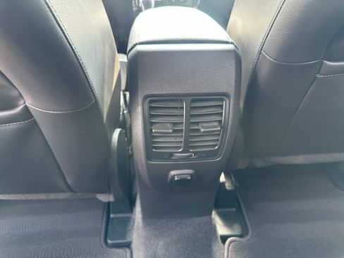 Used 2019 Ford Escape SE FWD image 13