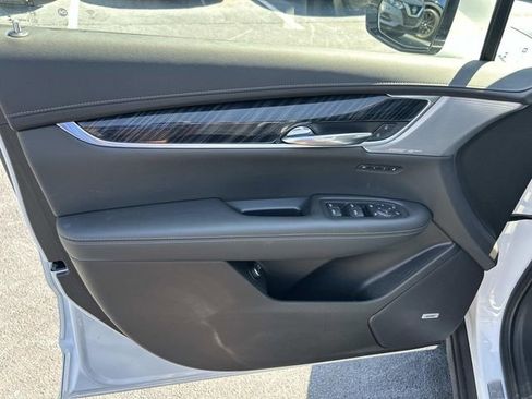 Used 2023 Cadillac XT6 Premium Luxury w/ Technology Package AWD/4WD image 25