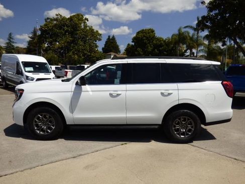 Used 2025 Ford Expedition Active RWD image 6